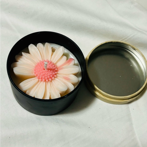 Flower candle - Picture 3 of 4